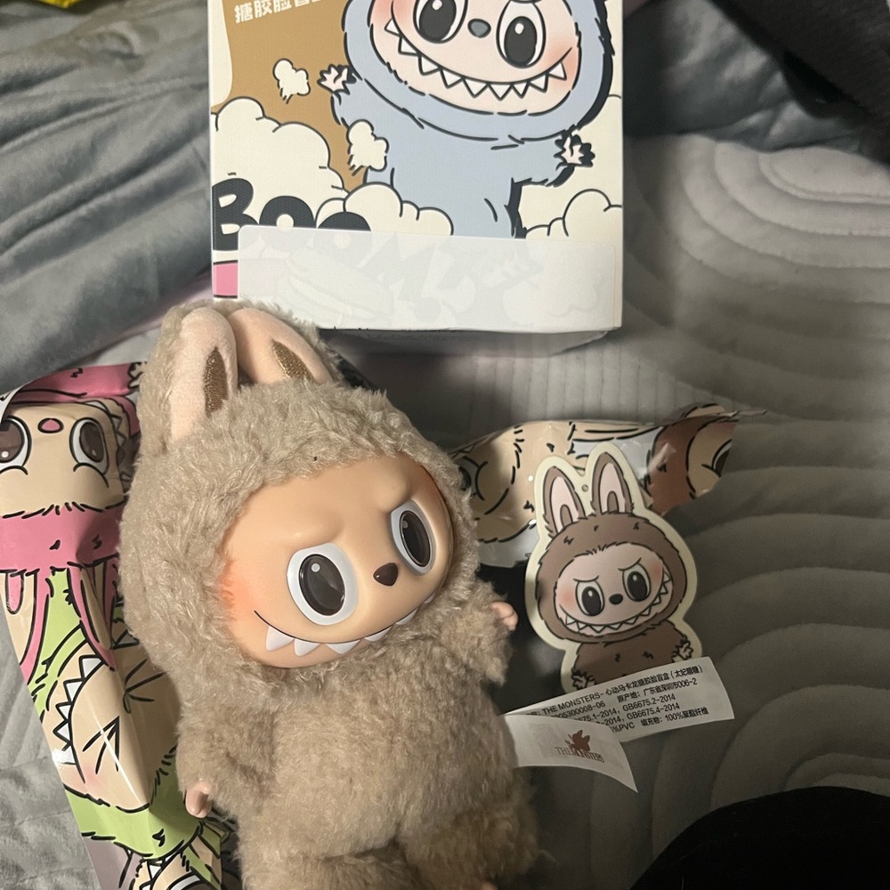 Real Toffee The monster Labubu macaroon *opened*